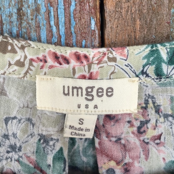 Umgee Fit and Flare Floral Top - Picture 3 of 7